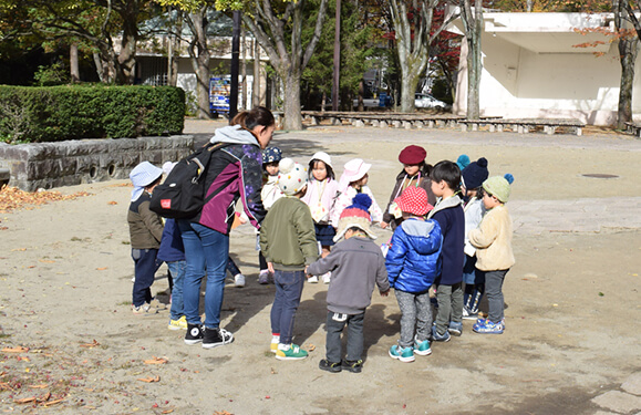 勾当台公園での活動の様子写真を紹介しています