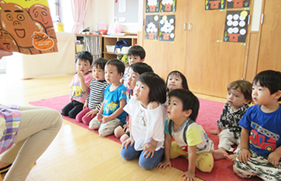 子ども達の朝の様子写真を紹介しています